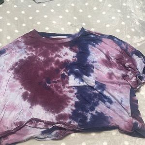 It’s got dark purple, light purple, dark blue, gray and white size is an XXL